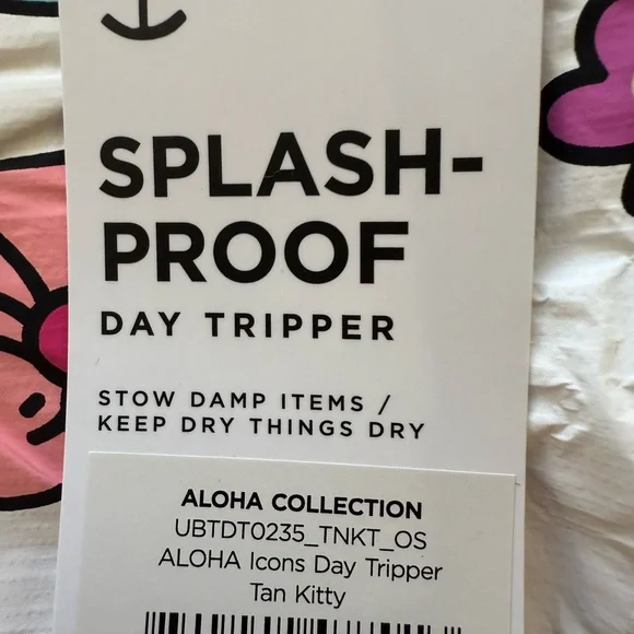 NEW aloha collection Hello Kitty day tripper tote bag - Picture 8 of 8